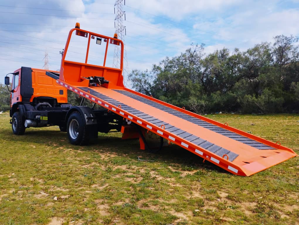 ساحبة هيدروليكية لنقل السيارات