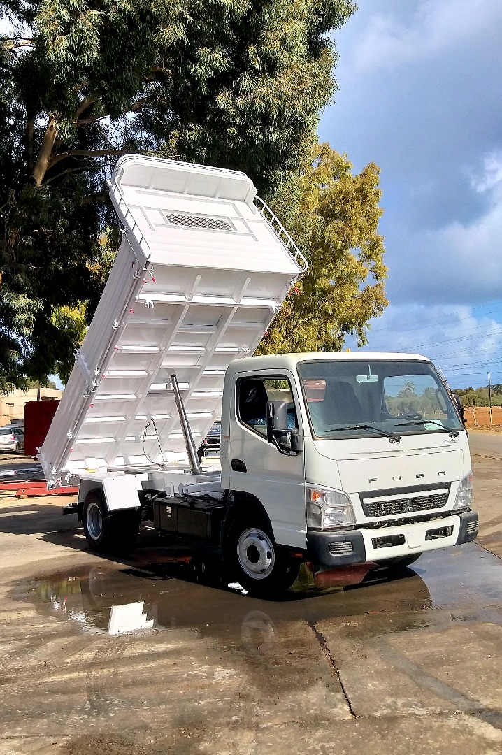 شاحنة قلابة صغيرة